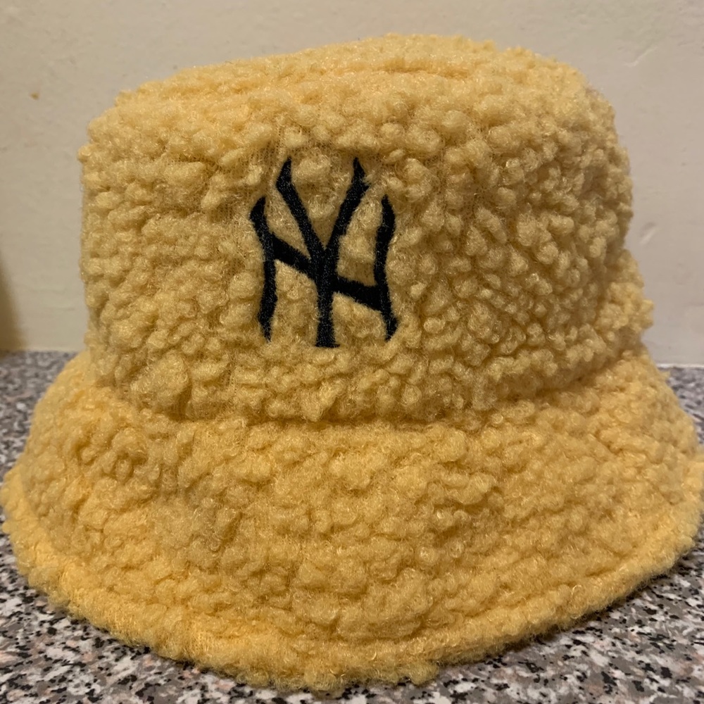 Bucket hat